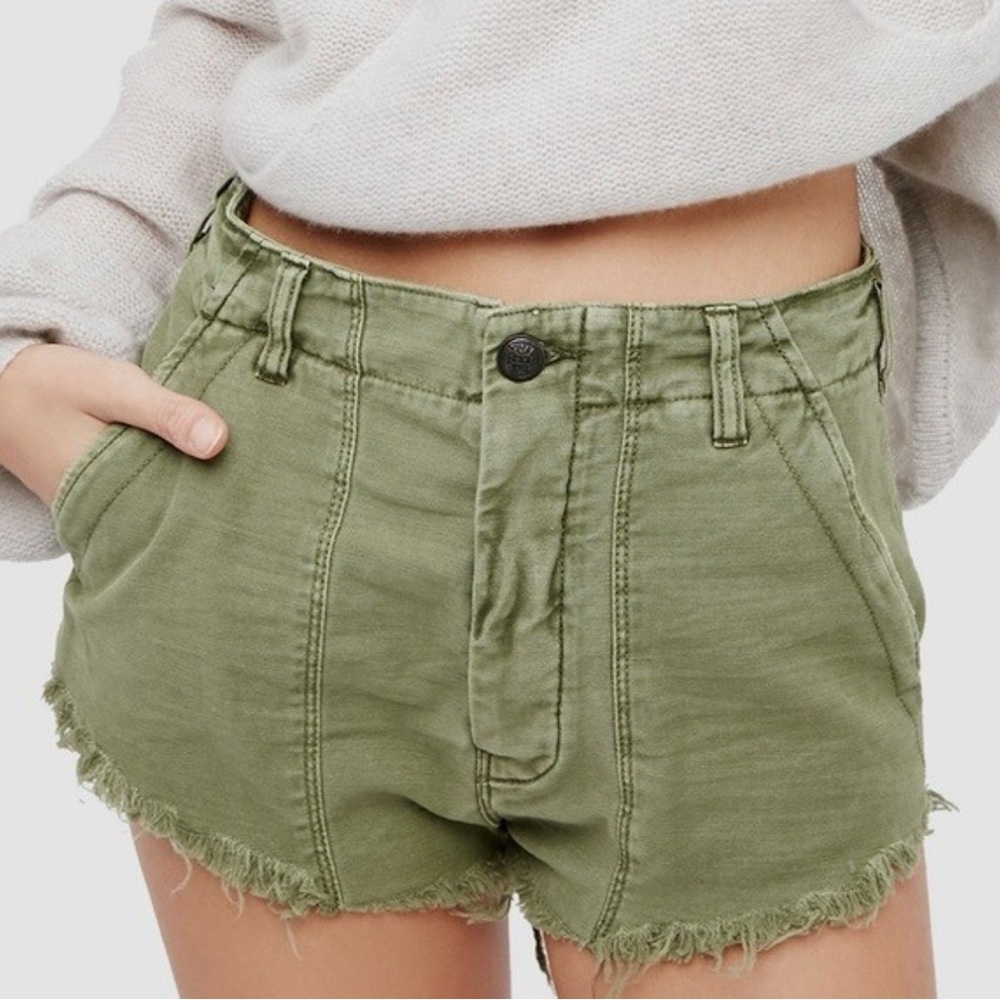 Free People Raw & Patched Standoff Short Size 4 Olive Green - Picture 2 of 6